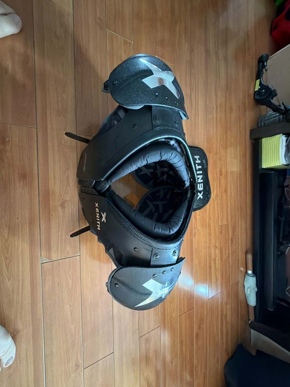 Xenith Pro Lineman Football Shoulder Pads Large 18-19"